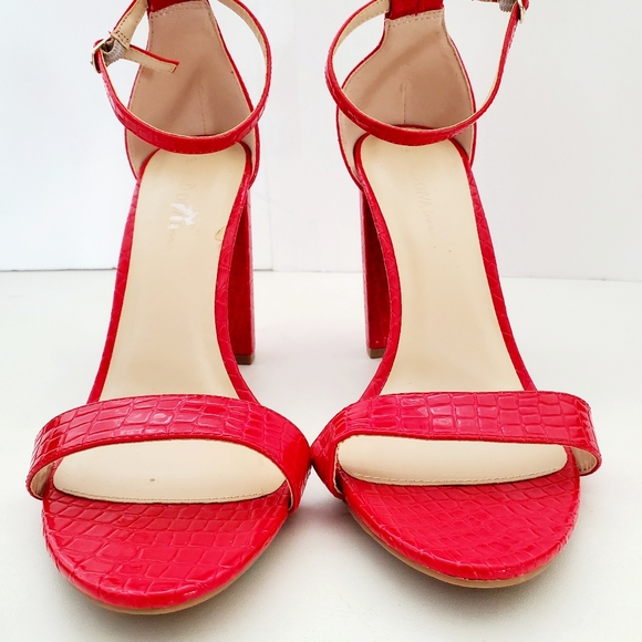 Wild Diva Red Croc-Embossed Ankle Strap Sandals Size 8 - Picture 4 of 9